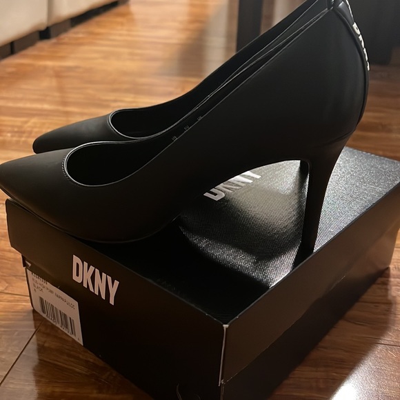 DKNY  shoes - Picture 7 of 7